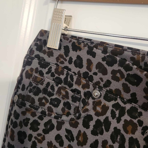 DIANE GILMAN 2  Cheetah print bootcut stretch Jeans Size Small - Picture 6 of 8